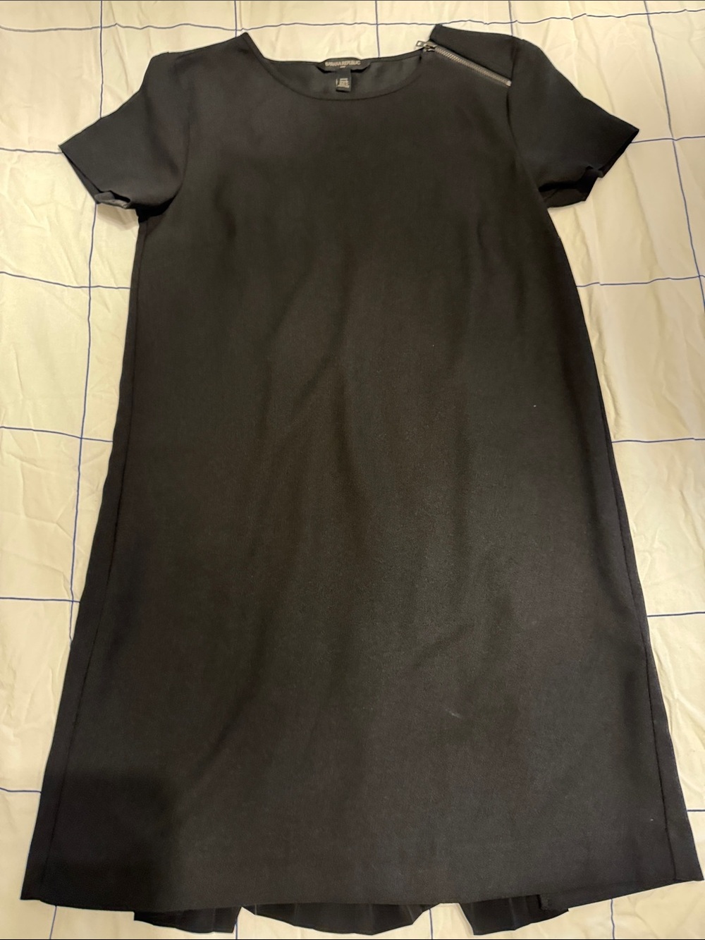 Banana Republic Black Short-Sleeve Shift Dress with Shoulder Zip Detail